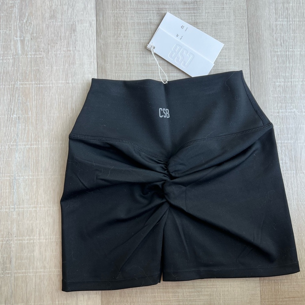 NWT CSB Black Activlust move scrunch shorts 4”